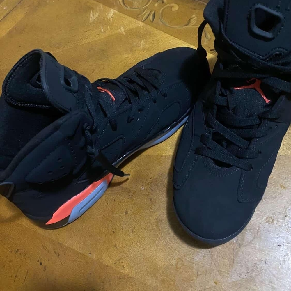 Jordan Black Sneaker with Red Lining - Picture 3 of 3